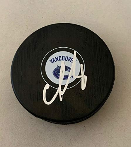 Christopher Tanev imzalı Vancouver Canucks Diski imzalı-İmzalı NHL Diskleri